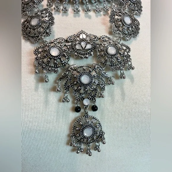 BOHO STATEMENT NECKLACE - Picture 5 of 5